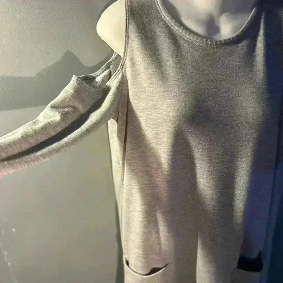 Abercrombie & Fitch Gray Cold Shoulder Sweat Shirt Dress, Size Small - Picture 2 of 7